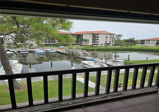 Listing Photo 4 - Condo for sale in building located at 1802 Mariner Dr, TARPON SPRINGS, FL 34689 - Unit #32
