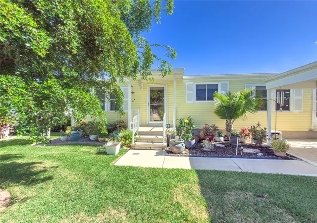 Photo 1 of Manufactured home for sale at 190 Nightingale Cir, Ellenton, FL 34222 | MLS# A4702874 | Listing updated on 2026-10-02