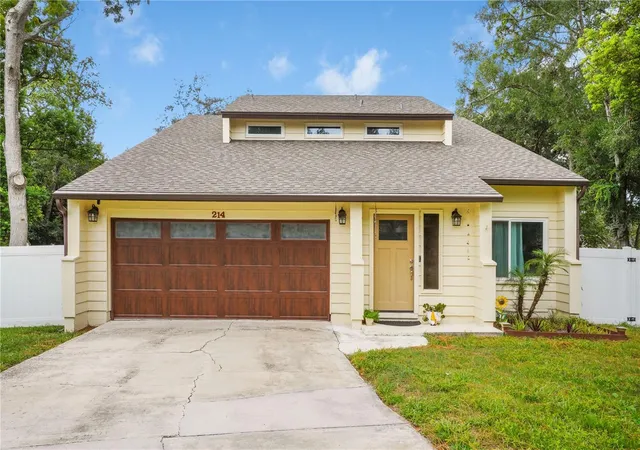 Photo 2 of Single family home for sale at 214 Pembrook Pl, Longwood, FL 32779 | MLS# O6433313 | Listing updated on 2026-09-23