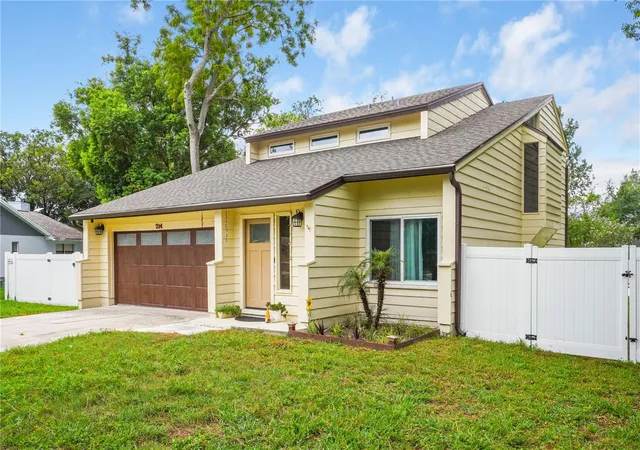 Photo 3 of Single family home for sale at 214 Pembrook Pl, Longwood, FL 32779 | MLS# O6433313 | Listing updated on 2026-09-23