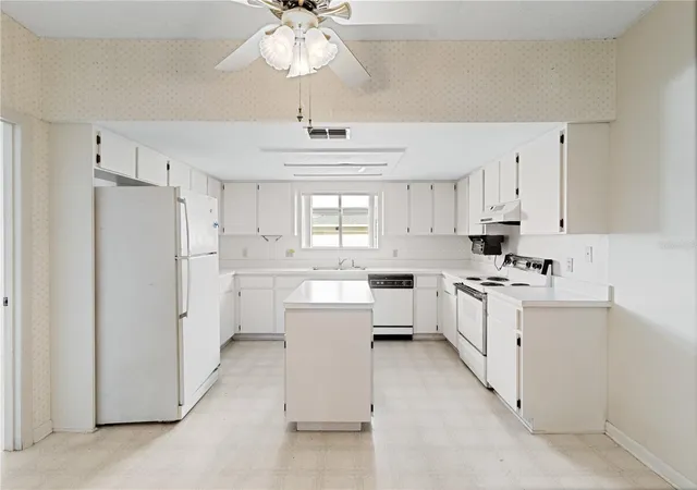 Photo 2 of Single family home for sale at 3433 Glen Abbey Ln, Lakeland, FL 33810 | MLS# L4964256 | Listing updated on 2026-09-14