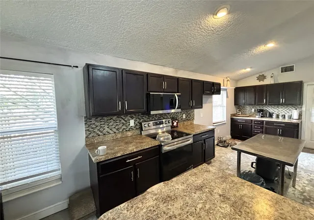 Photo 2 of Single family home for sale at 6473 Long Breeze Rd, Orlando, FL 32810 | MLS# O6433378 | Listing updated on 2026-09-21