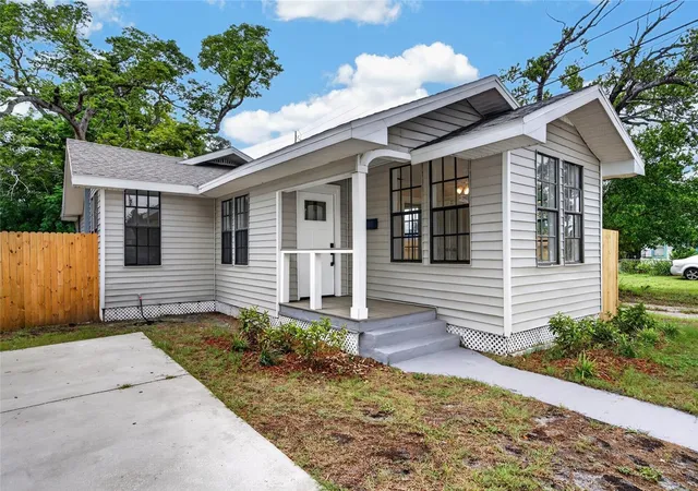 Photo 3 of Sale Pending at 1327 35th St S, St Petersburg, FL 33711 | MLS# TB8538758 | Listing updated on 2026-10-09