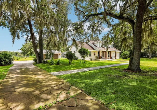 Photo 3 of Single family home for sale at 408 Holloway Rd, Plant City, FL 33567 | MLS# TB8538763 | Listing updated on 2026-09-10