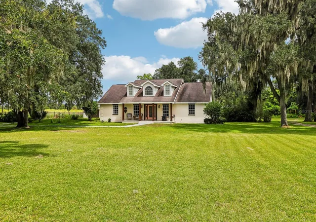 Photo 3 of Sale Pending at 408 Holloway Rd, Plant City, FL 33567 | MLS# TB8538763 | Listing updated on 2026-09-30