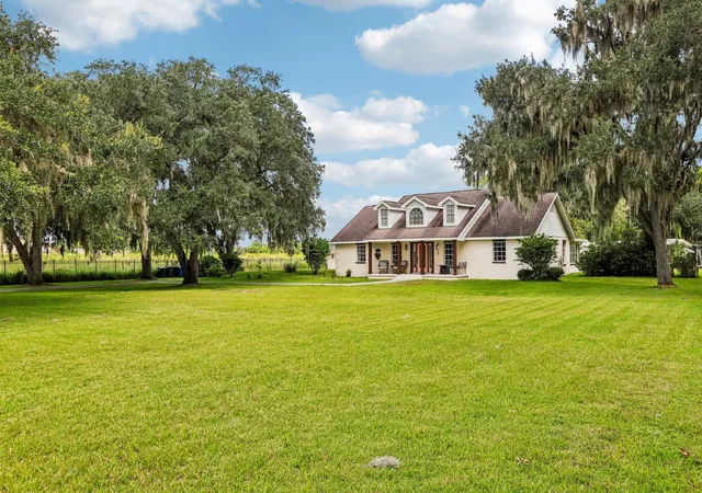 Photo 4 of Sale Pending at 408 Holloway Rd, Plant City, FL 33567 | MLS# TB8538763 | Listing updated on 2026-09-30