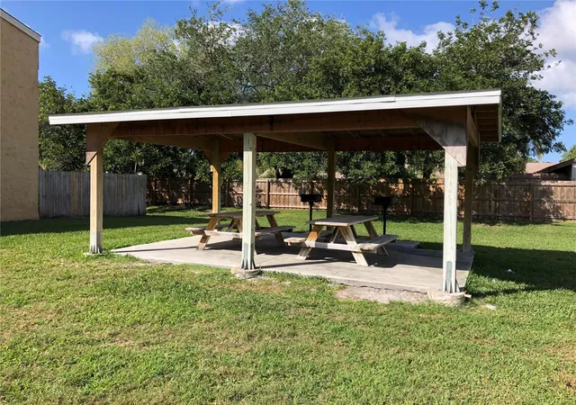 Listing Photo 5 - Condo for sale in building located at 3427 Clark Rd, SARASOTA, FL 34231 - Unit #127