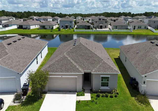 Photo 3 of Single family home for sale at 486 Pine Tree Brg Trl, Saint Cloud, FL 34772 | MLS# S5155612 | Listing updated on 2026-09-10