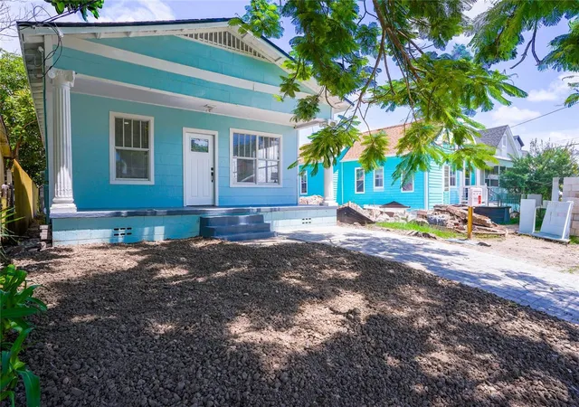 Photo 2 of Single family home for sale at 2517 W Palmetto St, Tampa, FL 33607 | MLS# TB8538817 | Listing updated on 2026-10-06