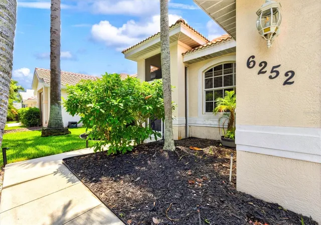 Photo 3 of Single family home for sale at 6252 Donnington Ct, Sarasota, FL 34238 | MLS# A4702976 | Listing updated on 2026-10-06