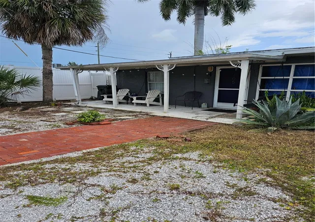 Photo 3 of Single family home for sale at 105 Colonia Ln W, Nokomis, FL 34275 | MLS# N6145364 | Listing updated on 2026-09-15