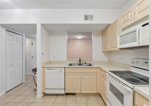 Photo 4 of Condo for sale at 522 Villa Del Sol Cir #101, Orlando, FL 32824 | MLS# O6433606 | Listing updated on 2026-09-11