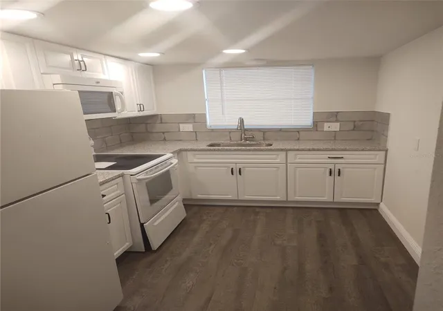 Photo 2 of Condo for sale at 5725 12th Avenue N #304D, Saint Petersburg, FL 33710 | MLS# O6433645 | Listing updated on 2026-10-14