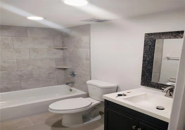 Photo 3 of Condo for sale at 5725 12th Avenue N #304D, Saint Petersburg, FL 33710 | MLS# O6433645 | Listing updated on 2026-10-14