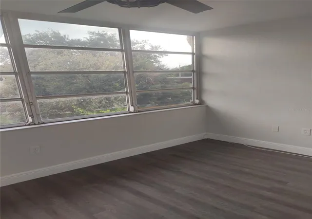Photo 4 of Condo for sale at 5725 12th Avenue N #304D, Saint Petersburg, FL 33710 | MLS# O6433645 | Listing updated on 2026-10-14