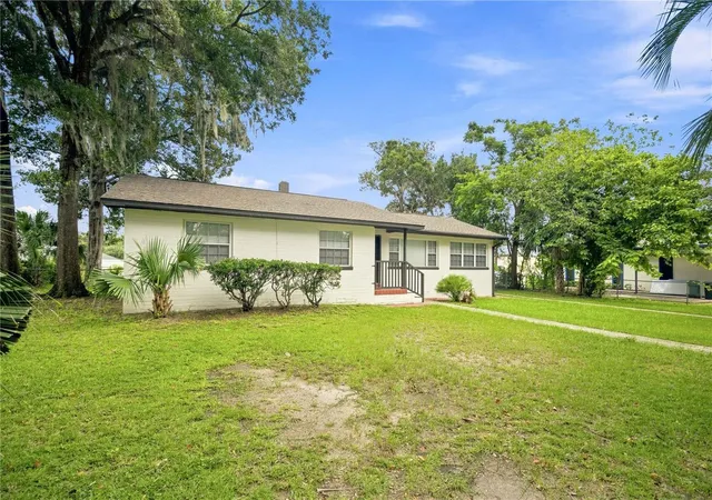 Photo 3 of Single family home for sale at 3517 Ne 12th Street, Ocala, FL 34470 | MLS# OM730452 | Listing updated on 2026-09-12