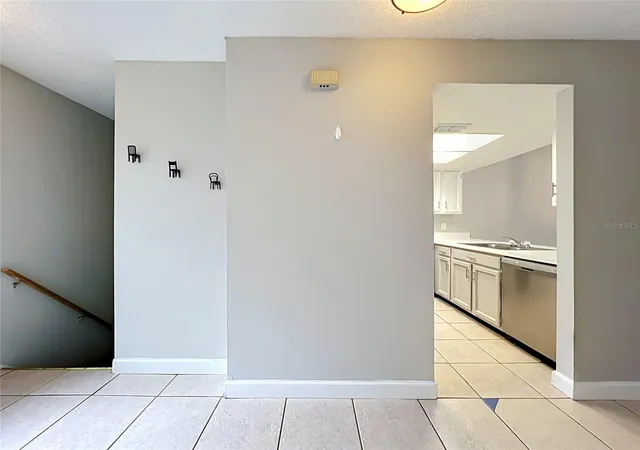 Listing Photo 1 - Condo for sale in building located at 4370 White Pine Ave, ORLANDO, FL 32811 - Unit #2