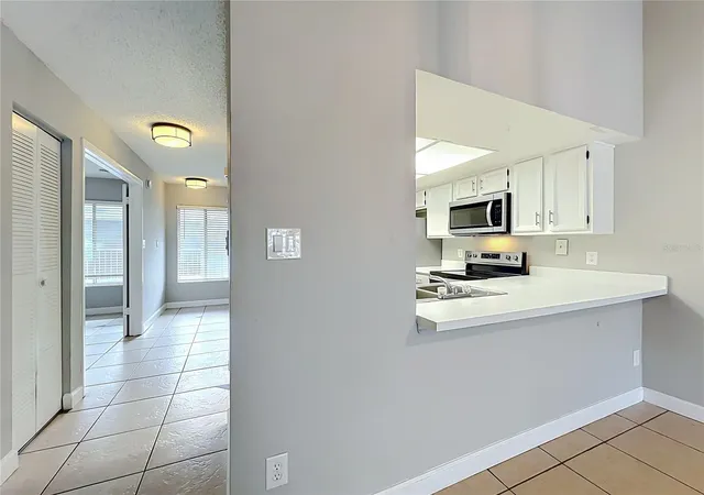 Listing Photo 4 - Condo for sale in building located at 4370 White Pine Ave, ORLANDO, FL 32811 - Unit #2