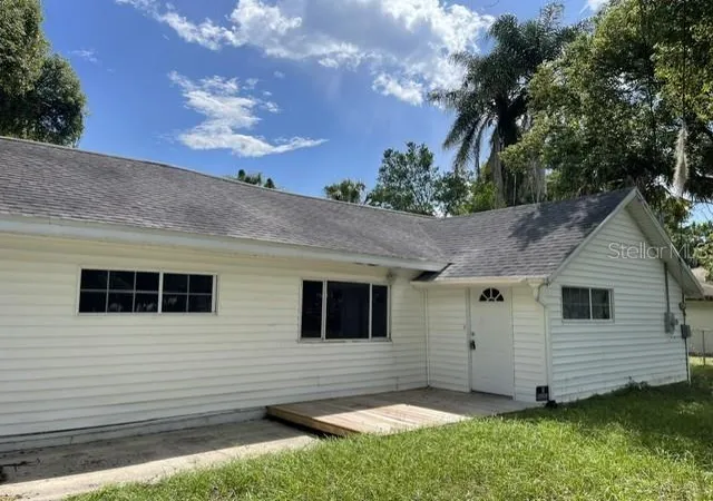 Photo 2 of Single family home for sale at 106 E Rosehill Ave, Deland, FL 32724 | MLS# V4950738 | Listing updated on 2026-09-24
