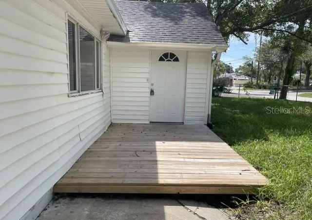 Photo 3 of Single family home for sale at 106 E Rosehill Ave, Deland, FL 32724 | MLS# V4950738 | Listing updated on 2026-09-24