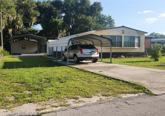 Photo 1 of Manufactured home for sale at 569 Cr 486, Lake Panasoffkee, FL 33538 | MLS# G5116501 | Listing updated on 2026-09-29