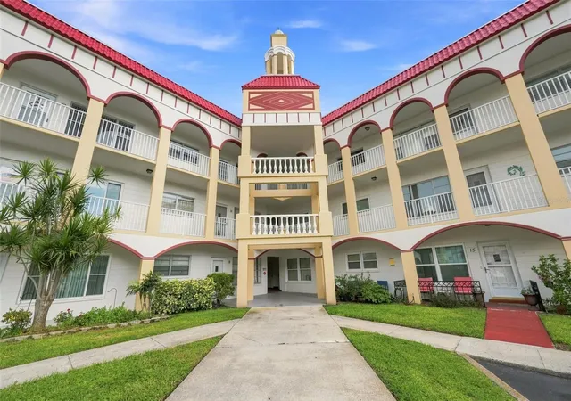 Listing Photo 4 - Condo for sale in building located at 2431 Franciscan Dr, Clearwater, FL 33763 - Unit #53