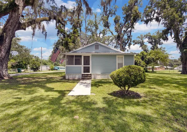 Single family home for sale at 729 NW 3rd Avenue, TRENTON, FL 32693 | MLS# GC542780
