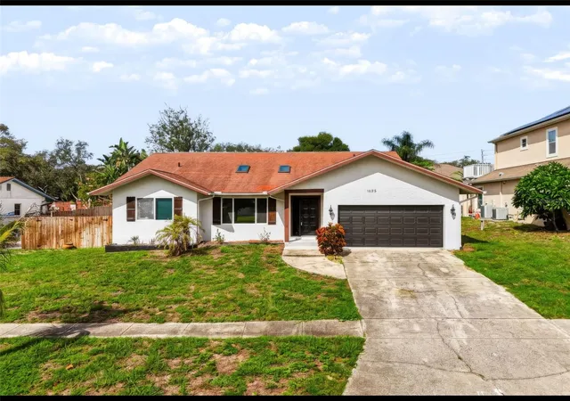Photo 1 of Single family home for sale at 1035 Anclote Dr, Tarpon Springs, FL 34689 | MLS# TB8539413 | Listing updated on 2026-09-11