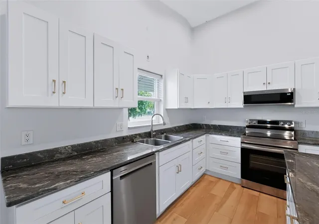 Photo 4 of Single family home for sale at 1035 Anclote Dr, Tarpon Springs, FL 34689 | MLS# TB8539413 | Listing updated on 2026-09-27