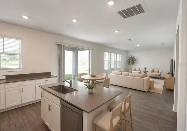 Photo 3 of Single family home for sale at 2587 Runners Cir, Clermont, FL 34714 | MLS# O6434060 | Listing updated on 2026-09-14