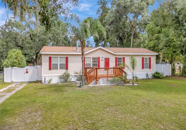 Photo 2 of Manufactured home for sale at 2716 Seminole Trl, Leesburg, FL 34748 | MLS# O6434071 | Listing updated on 2026-10-08