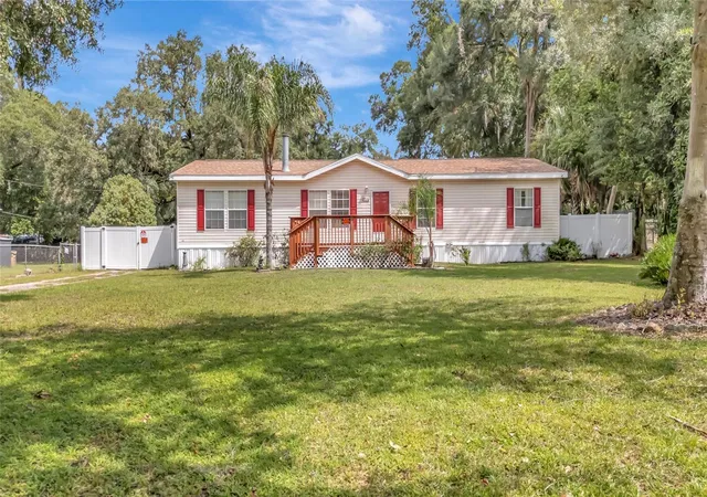 Photo 3 of Manufactured home for sale at 2716 Seminole Trl, Leesburg, FL 34748 | MLS# O6434071 | Listing updated on 2026-10-08