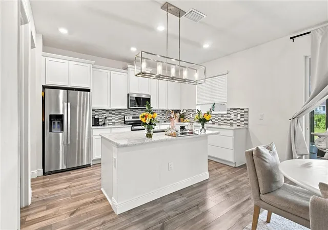 Photo 4 of Single family home for sale at 9436 Pinewood Point Pl, Seffner, FL 33584 | MLS# TB8539506 | Listing updated on 2026-09-22