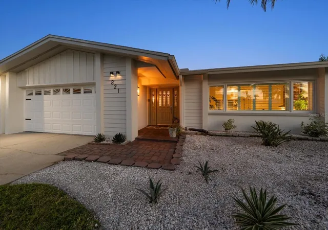 Photo 3 of Single family home for sale at 821 Jacaranda Dr, Largo, FL 33770 | MLS# TB8539558 | Listing updated on 2026-09-25