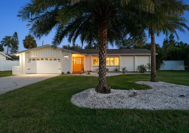 Photo 2 of Single family home for sale at 821 Jacaranda Dr, Largo, FL 33770 | MLS# TB8539558 | Listing updated on 2026-09-25