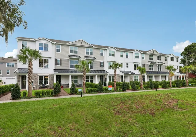 Photo 3 of Sale Pending at 213 Pasquala Way, Oviedo, FL 32765 | MLS# O6434155 | Listing updated on 2026-09-10