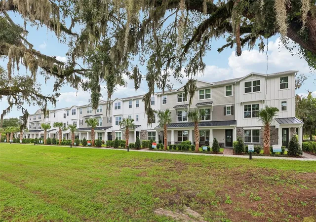 Photo 4 of Sale Pending at 213 Pasquala Way, Oviedo, FL 32765 | MLS# O6434155 | Listing updated on 2026-09-10
