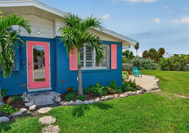 Photo 4 of Single family home for sale at 401 63rd Street, Holmes Beach, FL 34217 | MLS# A4703190 | Listing updated on 2026-09-14