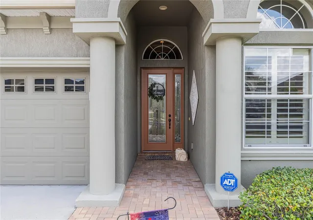 Photo 3 of Single family home for sale at 1056 Stoney Crk Dr, Lakeland, FL 33811 | MLS# L4964362 | Listing updated on 2026-09-11