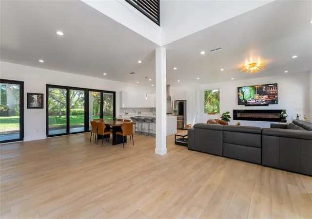 Photo 2 of Single family home for sale at 11113 Lake Butler Blvd, Windermere, FL 34786 | MLS# O6434392 | Listing updated on 2026-09-14