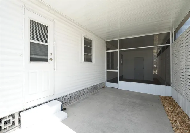 Photo 4 of Manufactured home for sale at 251 Southwinds Dr, Sarasota, FL 34231 | MLS# A4703297 | Listing updated on 2026-10-11
