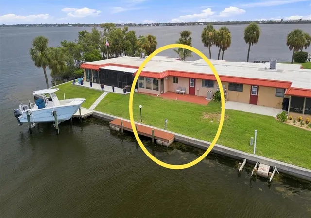 Photo 3 of Condo for sale at 3840 Catalina Dr, Bradenton, FL 34210 | MLS# A4703307 | Listing updated on 2026-09-15