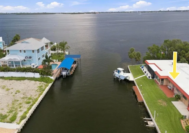 Listing Photo 4 - Condo for sale in building located at 3840 Catalina Dr, BRADENTON, FL 34210