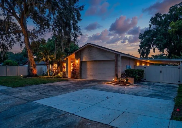Photo 1 of Single family home for sale at 613 Pine Forest Dr, Brandon, FL 33511 | MLS# TB8540059 | Listing updated on 2026-09-24