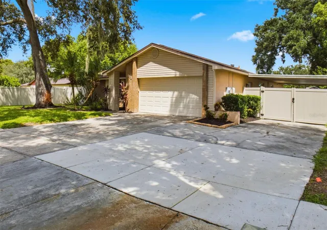 Photo 3 of Single family home for sale at 613 Pine Forest Dr, Brandon, FL 33511 | MLS# TB8540059 | Listing updated on 2026-09-24