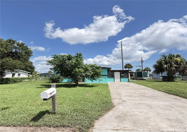 Photo 3 of Single family home for sale at 2884 Tropic Rd, Melbourne, FL 32935 | MLS# O6434641 | Listing updated on 2026-10-01