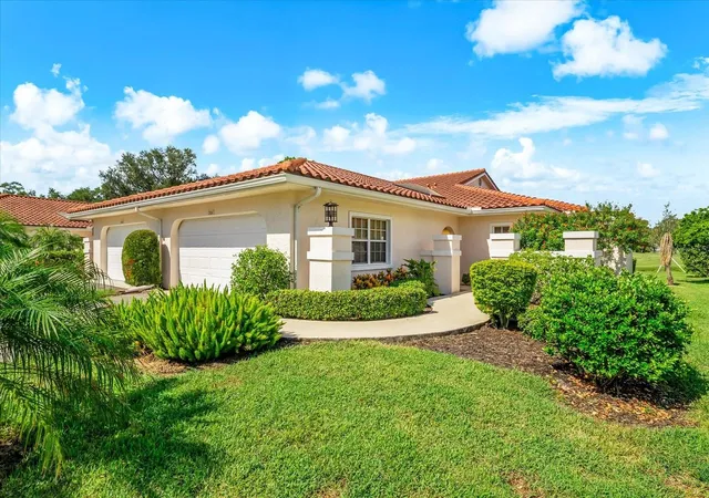 Single family home for sale at 7306 Golf Pointe Cir, SARASOTA, FL 34243 | MLS# A4703380