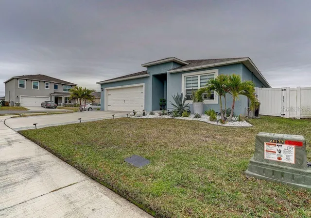 Photo 2 of Single family home for sale at 1836 Delrose Rd, Kindred, FL 34744 | MLS# S5155882 | Listing updated on 2026-10-07