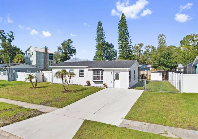 Photo 2 of Single family home for sale at 310 Country Clb Dr, Oldsmar, FL 34677 | MLS# TB8540486 | Listing updated on 2026-10-06