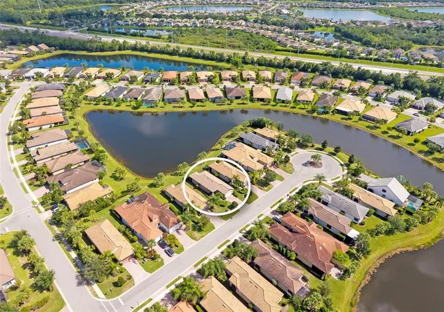 Photo 3 of Single family home for sale at 6726 Haverhill Ct, Bradenton, FL 34202 | MLS# A4703472 | Listing updated on 2026-10-20